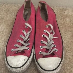 Dirty pink converse